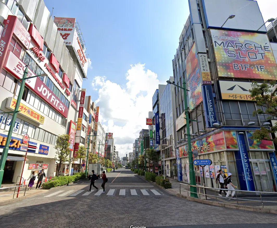 蕨駅前の商店街